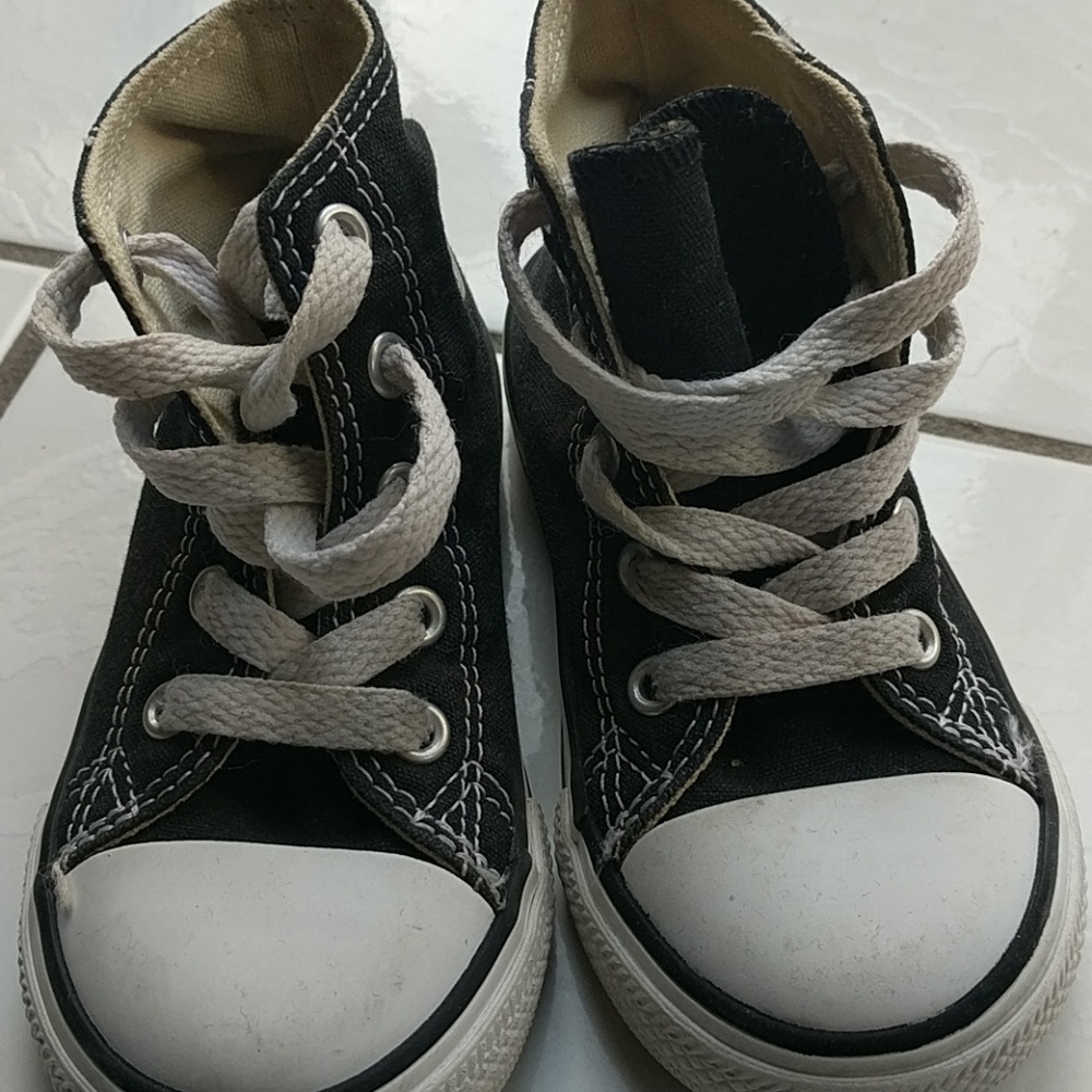 Converse children's Chuck Taylors all star high to